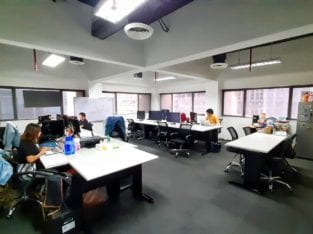 Window Office for Rent in Makati 80sqm 30-Pax